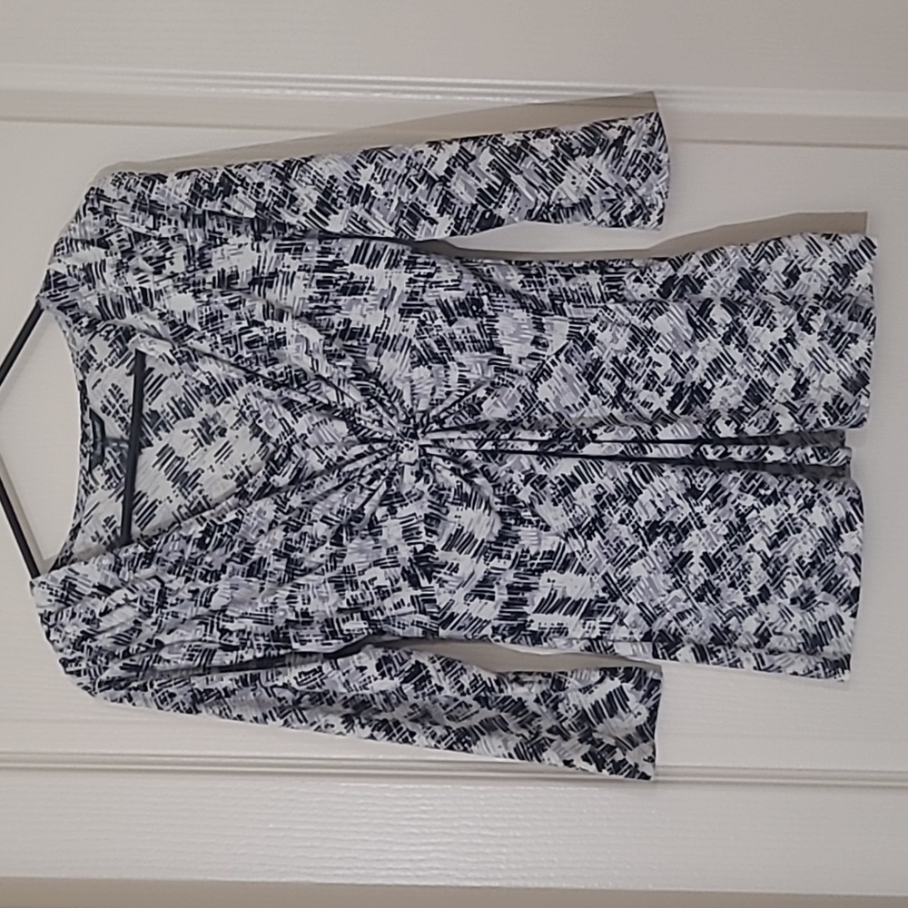 DAISY FUENTES Black And Gray Patterned 3/4 Sleeve Top Size S
